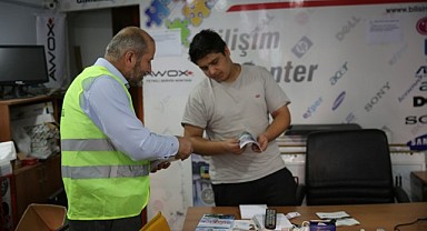 41Ç her durakta yolcu alıp indiriyor
