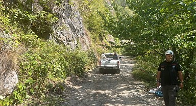 Başına ateş eden genç adam, 300 metrelik uçurumdan düştü!