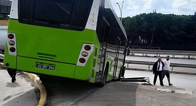 Boş belediye otobüsü bariyere girdi!