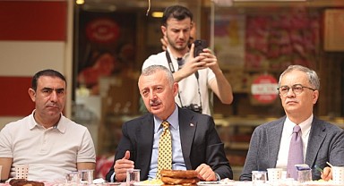 Büyükakın esnafı yalnız bırakmıyor