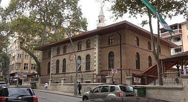 Çınarlı Cami, yıllara meydan okuyor