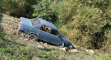Dereye uçan otomobilden burnu bile kanamadan çıktı!