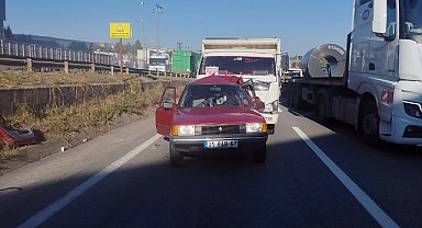 Gebze’de kaza! Kamyonet otomobile arkadan çarptı
