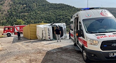 Gebze’de kaza! Tır devrildi, sürücü yaralandı