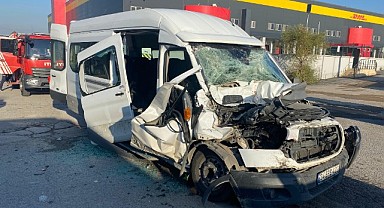 İşçi servisi ile tır çarpıştı! 4 işçi yaralandı