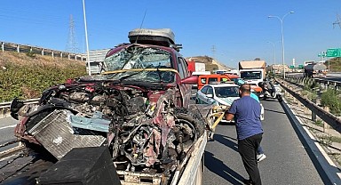 Otomobil bariyere çarptı! Sürücü yaralandı