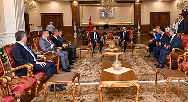 Özgür Özel, Vali Aktaş’ı ziyaret etti