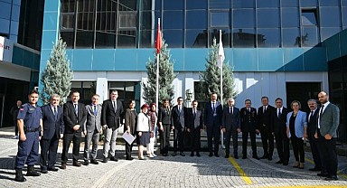Vali Aktaş’tan Gölcük çıkartması! Tek tek gezdi
