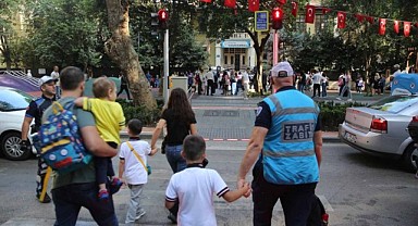 Zabıta ekipleri okul önlerinde güven nöbeti tuttu