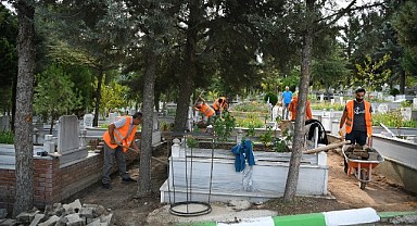 Akse Mezarlığı’nda bakım onarım yapılıyor