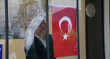 Büyükşehir 25 bin adet bayrak dağıttı