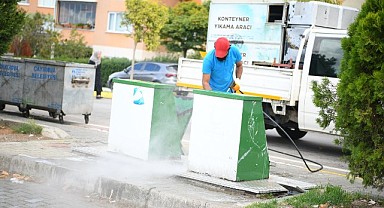 Çayırova’da çöp konteynerleri tek tek temizlendi