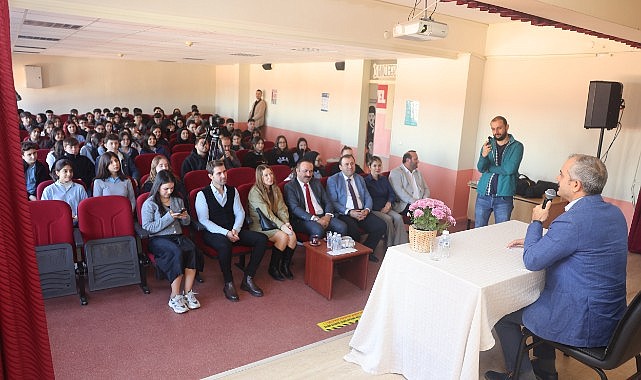 Çiftçi, Kariyer Günleri'nde gençlerle buluştu