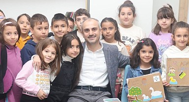 Çiftçi, minik öğrencileri kulüpte ziyaret etti