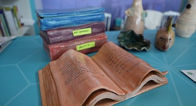 Dip çamurundan seramik kitap sergilendi