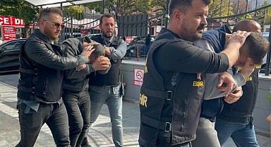 Kendilerini MİT personeli olarak tanıtıp vatandaşı dolandırdılar!