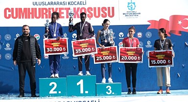 Kocaelili vatandaşlar ‘ Cumhuriyet aşkına’ koştu