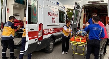 Otomobil motosiklete çarpıp kaçtı!