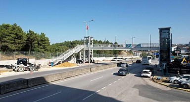 Sezai Karakoç üstgeçidinin asansör kuleleri tamamlandı