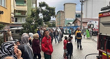 Üç katlı binada yangın paniği! İtfaiye eri mahsur kaldı