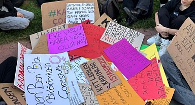 Üniversiteliler siyah giyerek kadın cinayetlerini protesto etti