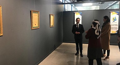 Vali Aktaş, tarihe iz bırakmış sergiyi gezdi