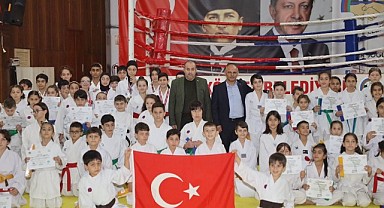 150 sporcu yeni kuşağına kavuştu