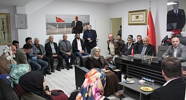 AK Darıca yönetimi MHP’yi ziyaret etti
