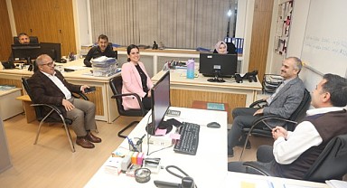 Çiftçi, mesai arkadaşlarını görev başında ziyaret etti