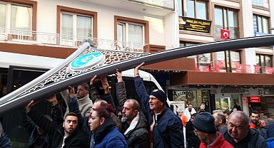 Durakta bekleyenlere çarpmıştı! Ev hapsi verildi