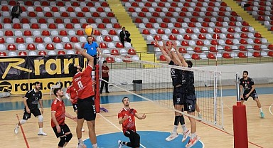 Gebze Voleybol Takımı galibiyete doymuyor