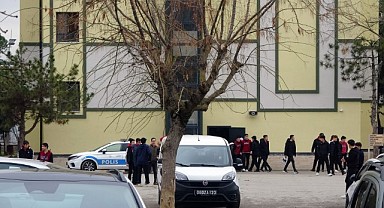 Lisede kavga! Arkadaşını tornavidayla yaraladı
