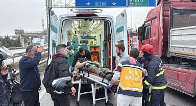 Motosikletle tır çarpıştı! Motosikletli ağır yaralandı