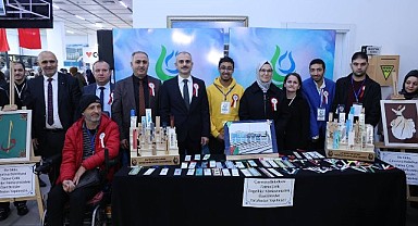 Özel bireylerin hediyeleri çok sevildi