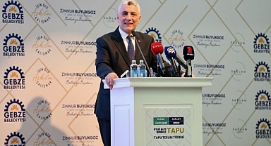 Bakan Bolat, Gebze'de tapuları dağıttı