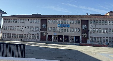 Baş ağrısı çeken öğretmen beyin kanaması geçirdi!