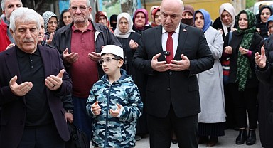 Bıyık, umre yolcularını dualarla uğurladı