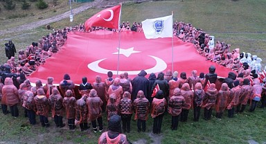Genç izciler Sarıkamış Şehitleri için yürüdü
