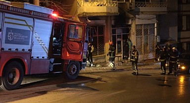 İş yerinde korkutan yangın! Malzemeler kül oldu