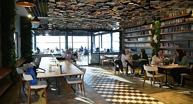 Kitap kahveler ziyaretçi akınına uğradı