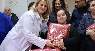 Kursiyerlerin el emeği ürünleri, kalpleri ısıttı