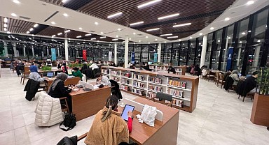 Kütüphaneye yoğun ilgi! Yüzlerce kişi akın etti