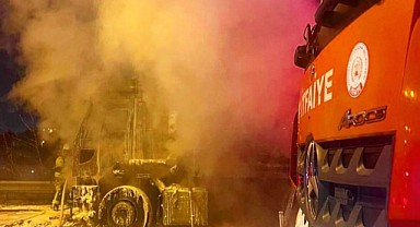 Seyir halindeki tır cayır cayır yandı!