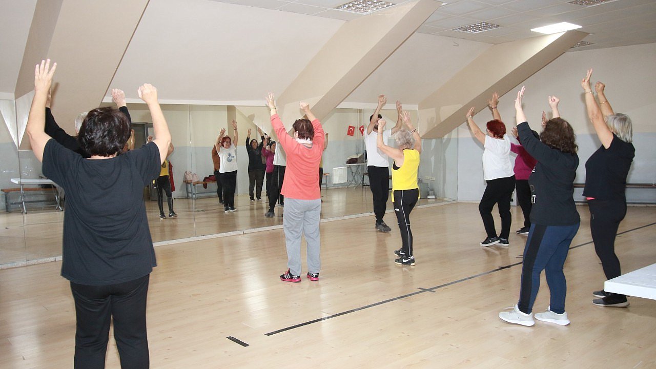 Spor yapan çınarlar hayatın temposunu yakalıyor