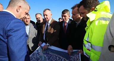 Büyükakın, Barış Mahallesi'nde yol çalışmalarını inceledi