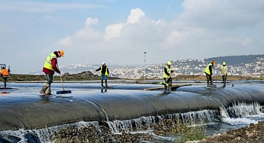 Büyükşehir Körfez’in temizliğini elden bırakmıyor