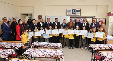 Çiftçi, miniklerin karne heyecanına ortak oldu