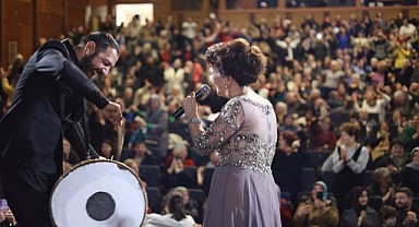 Çınarlardan nefes kesen konser! Mest ettiler