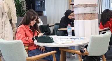 Gençler Zübeyde Hanım Kütüphanesi’nin müdavimi oldu