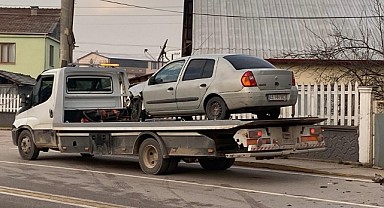 İki otomobil kaza yaptı! 3 kişi yaralandı